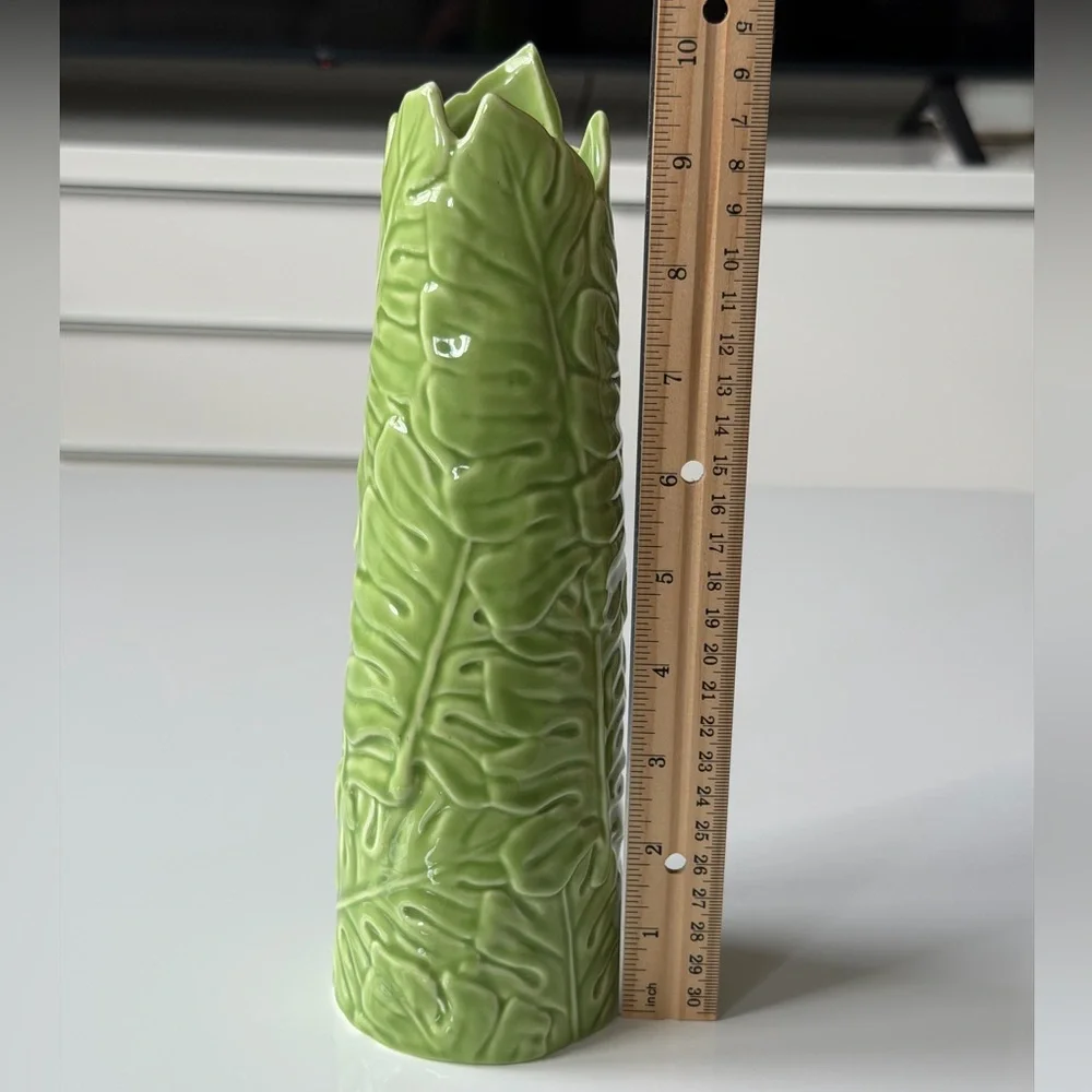 Delicate Majolica - Style Green Leaf Pattern Vase - Vintage Botanical Charm